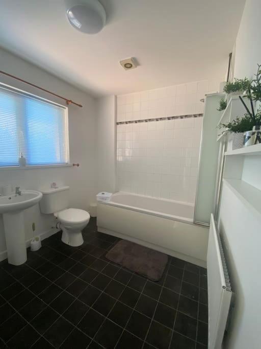 Modern Two Bed House Close To City Centre Belfast Exterior foto